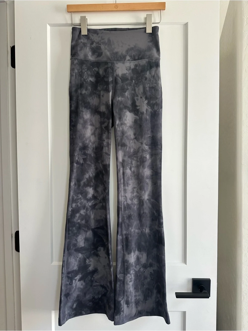 Lululemon Groove Super-High-Rise Flared Pant Nulu Size 6